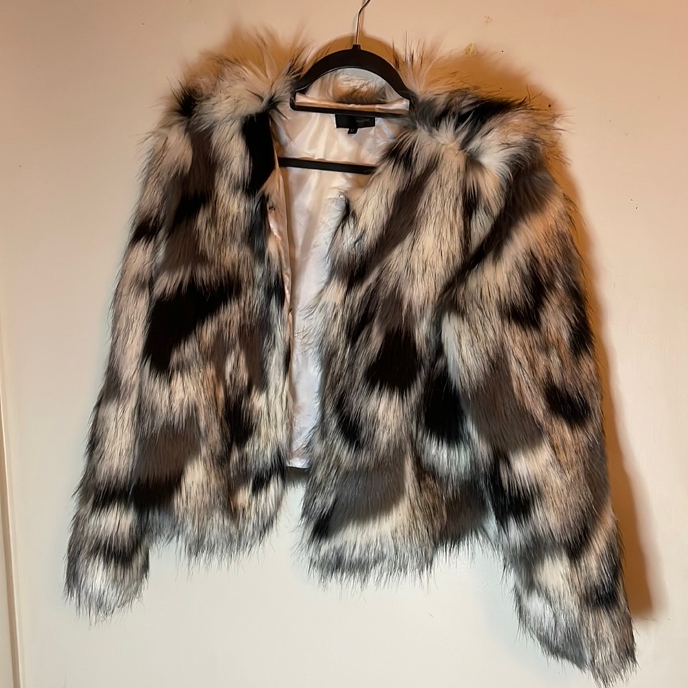 Selling this fur jacket. Wore a couple of times but I don’t wear it anymore